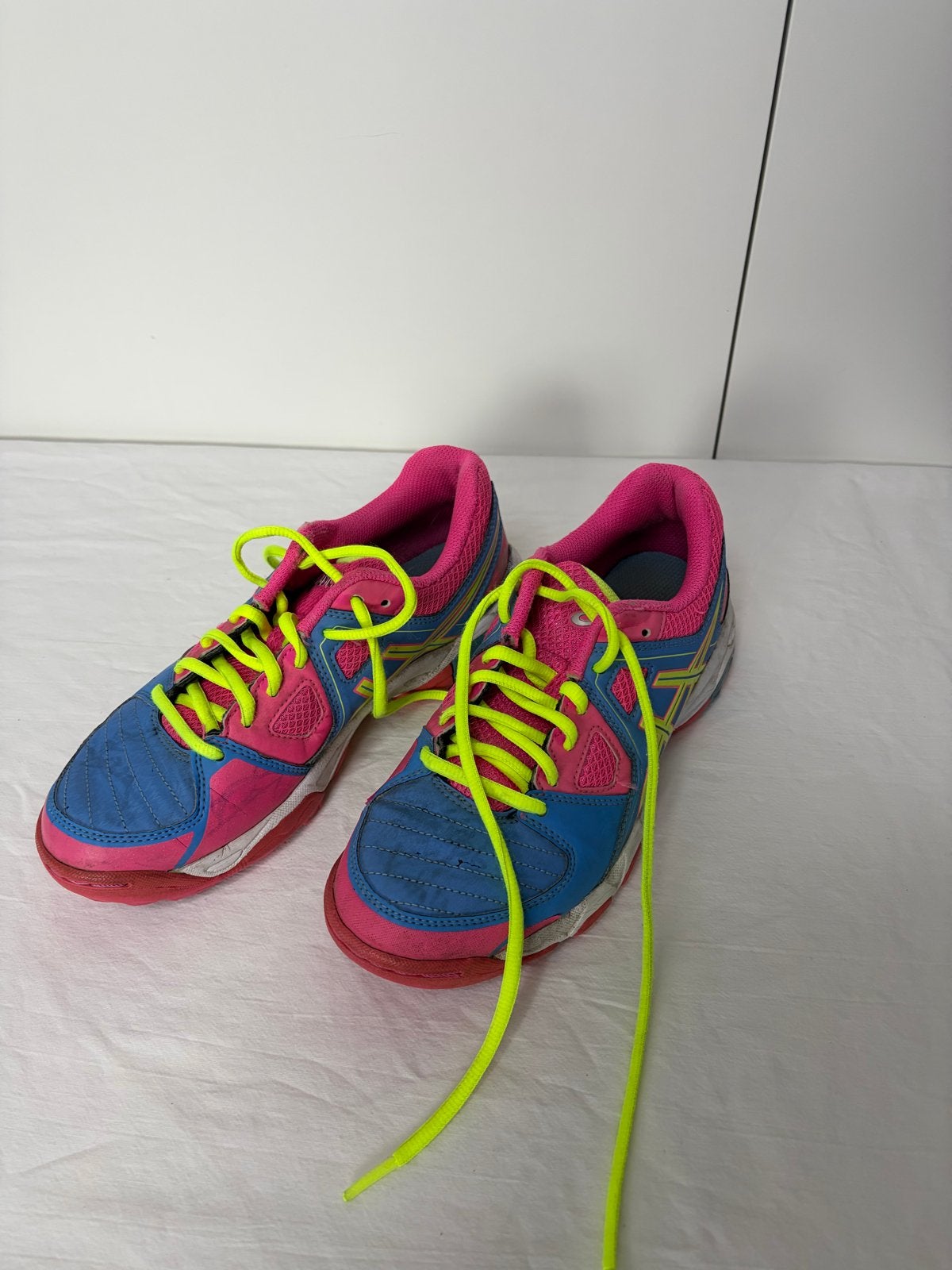 Asics kunstgras Sportschoenen Maat 37.5 - Blauw/Roze/Geel, Blauw, Sportschoenen, Ophalen of Verzenden, Gedragen