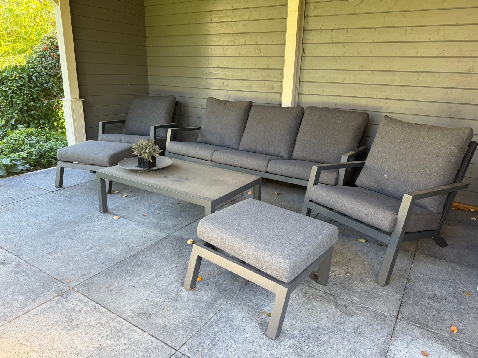 Loungeset antraciet met kussens en tafel - Zo goed als nieuw, Ophalen, 5 zitplaatsen, Aluminium, Zo goed als nieuw