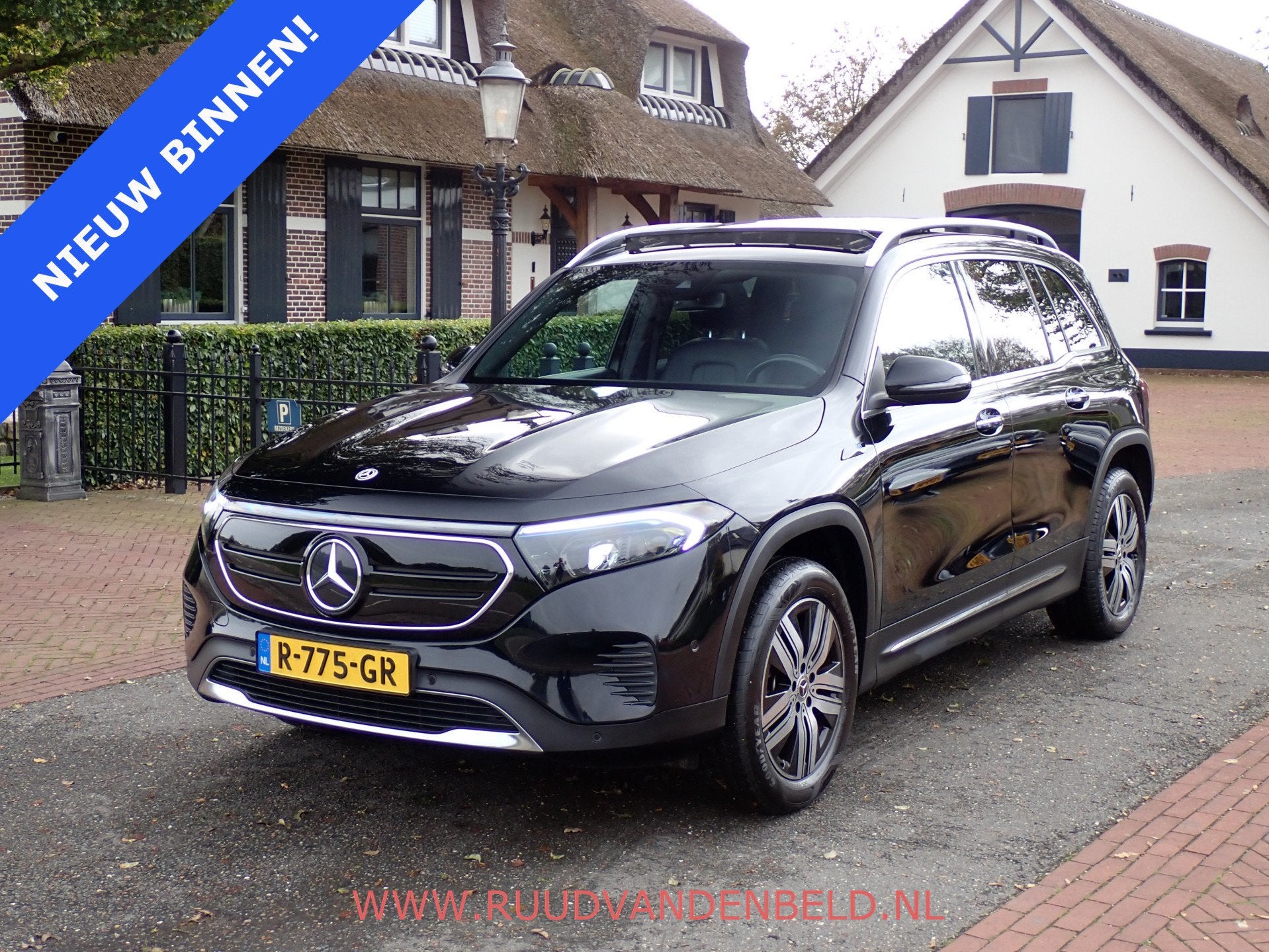 Mercedes-Benz EQB 250 Luxury Line 7P 67 kWh SOH 95% / PANO /, Gebruikt, 190 pk, 7 stoelen, Parkeerassistent