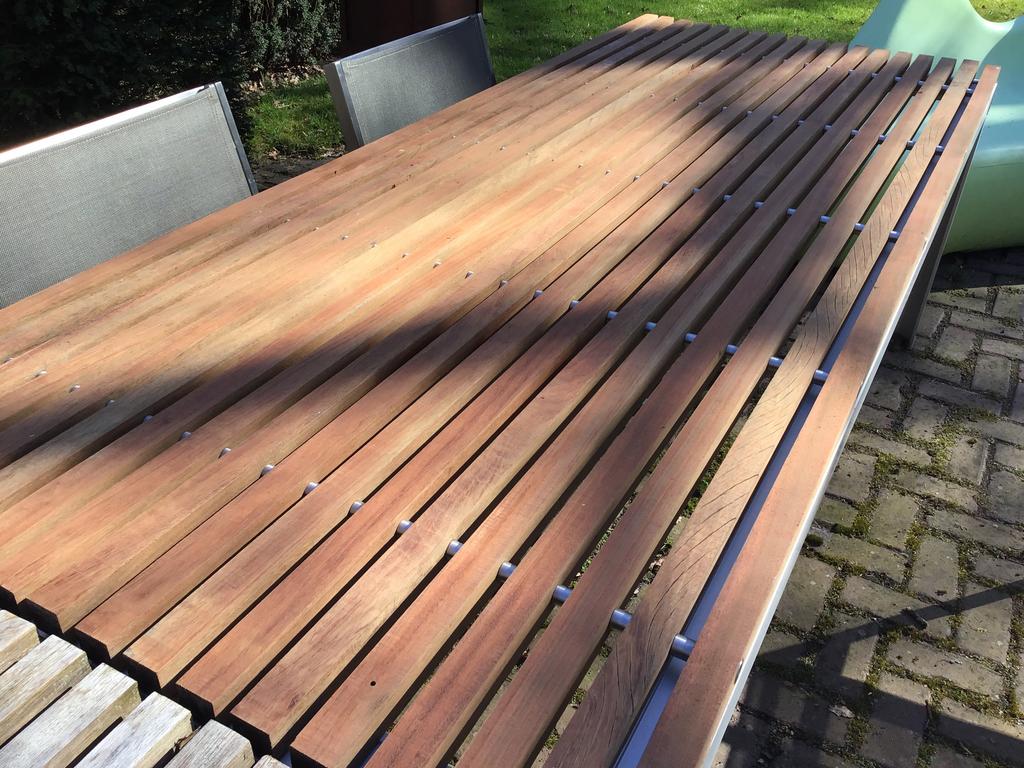 “EXTREMIS EXTEMPORE “TAFEL 2.25 m bij 0.90 m, Ophalen, Zo goed als nieuw, Rechthoekig, Hout
