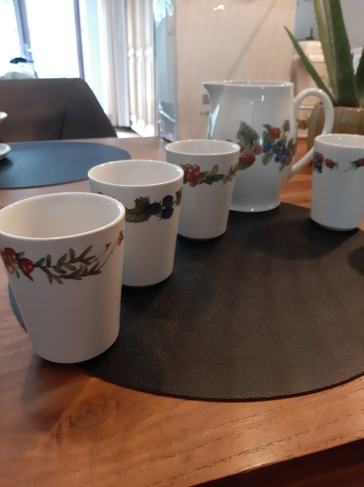 sapkan en 6 bekers marjolein bastin bosvruchten, Huis en Inrichting, Ophalen of Verzenden, Zo goed als nieuw, Overige stijlen
