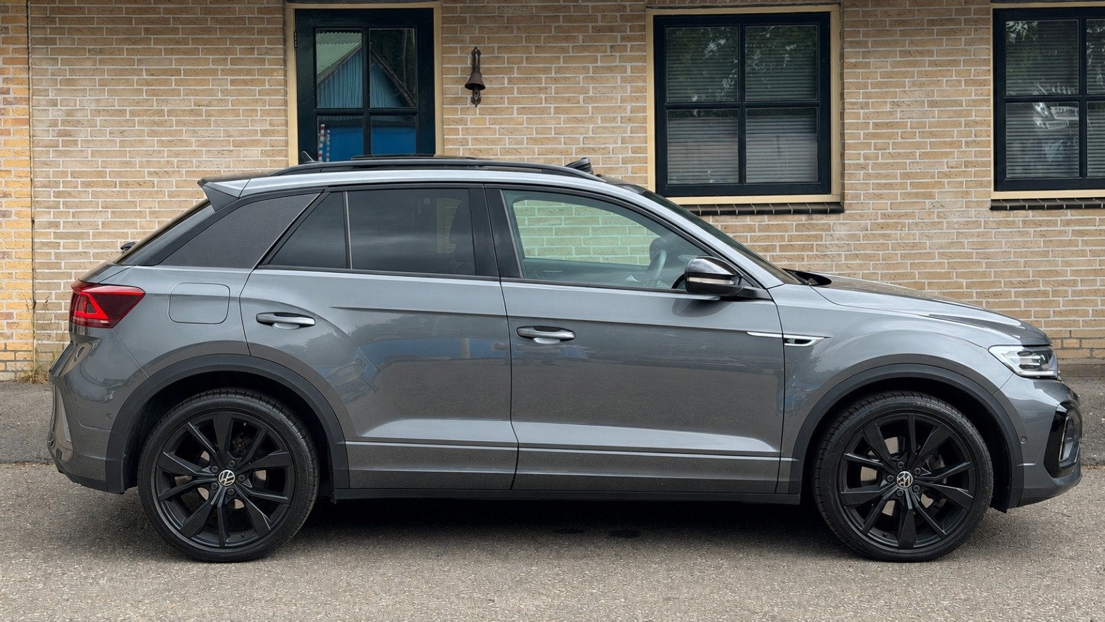Volkswagen T-ROC 1.5 TSI DSG R-Line | PANO | ACC |NAVI |LED, Dealer onderhouden, Stof, 4 cilinders, 150 pk