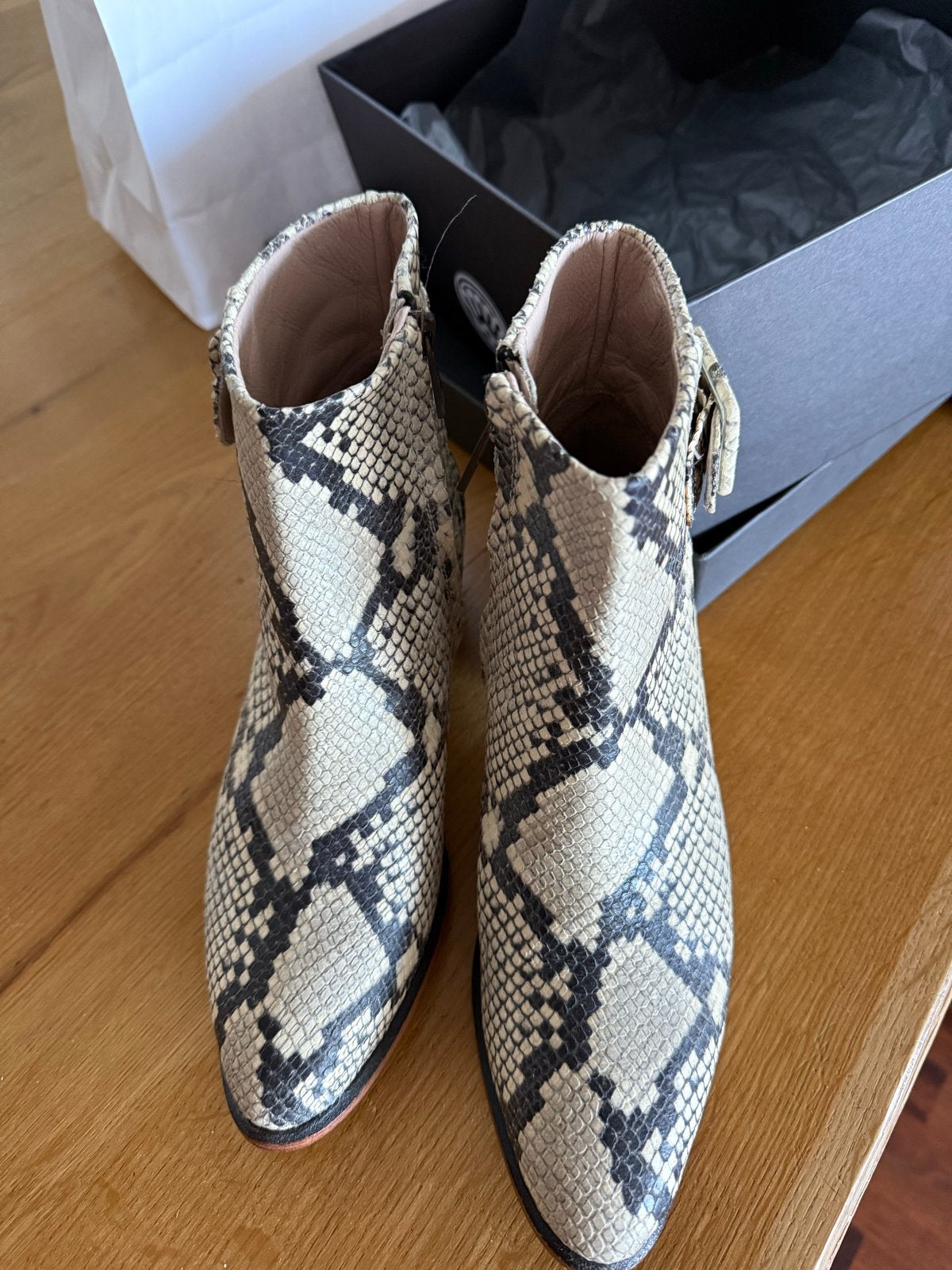 Fred de la Bretonniere Enkellaarsjes Slangenprint Maat 37, Beige, Lage of Enkellaarzen, Nieuw, Ophalen of Verzenden