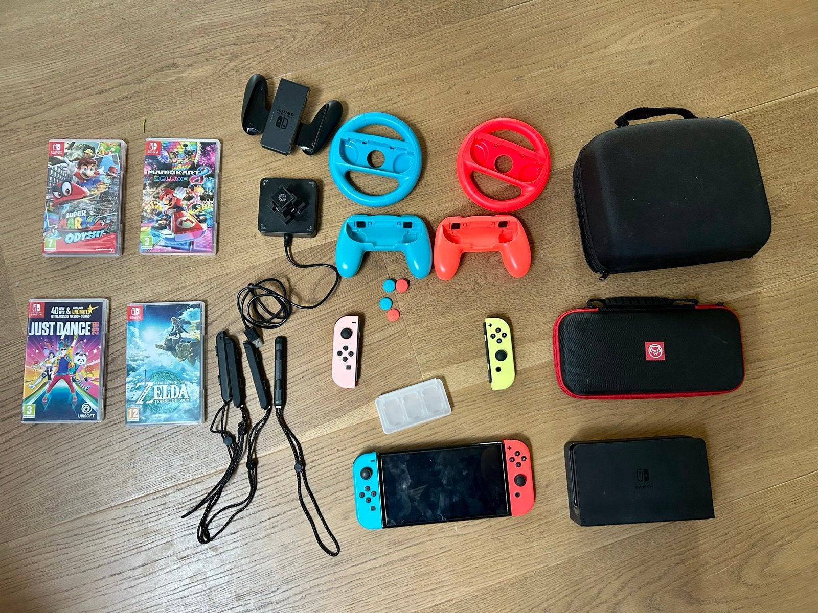 Nintendo Switch met 4 games en veel accessoires, Spelcomputers en Games, Ophalen, Met games, Zo goed als nieuw, Switch Original