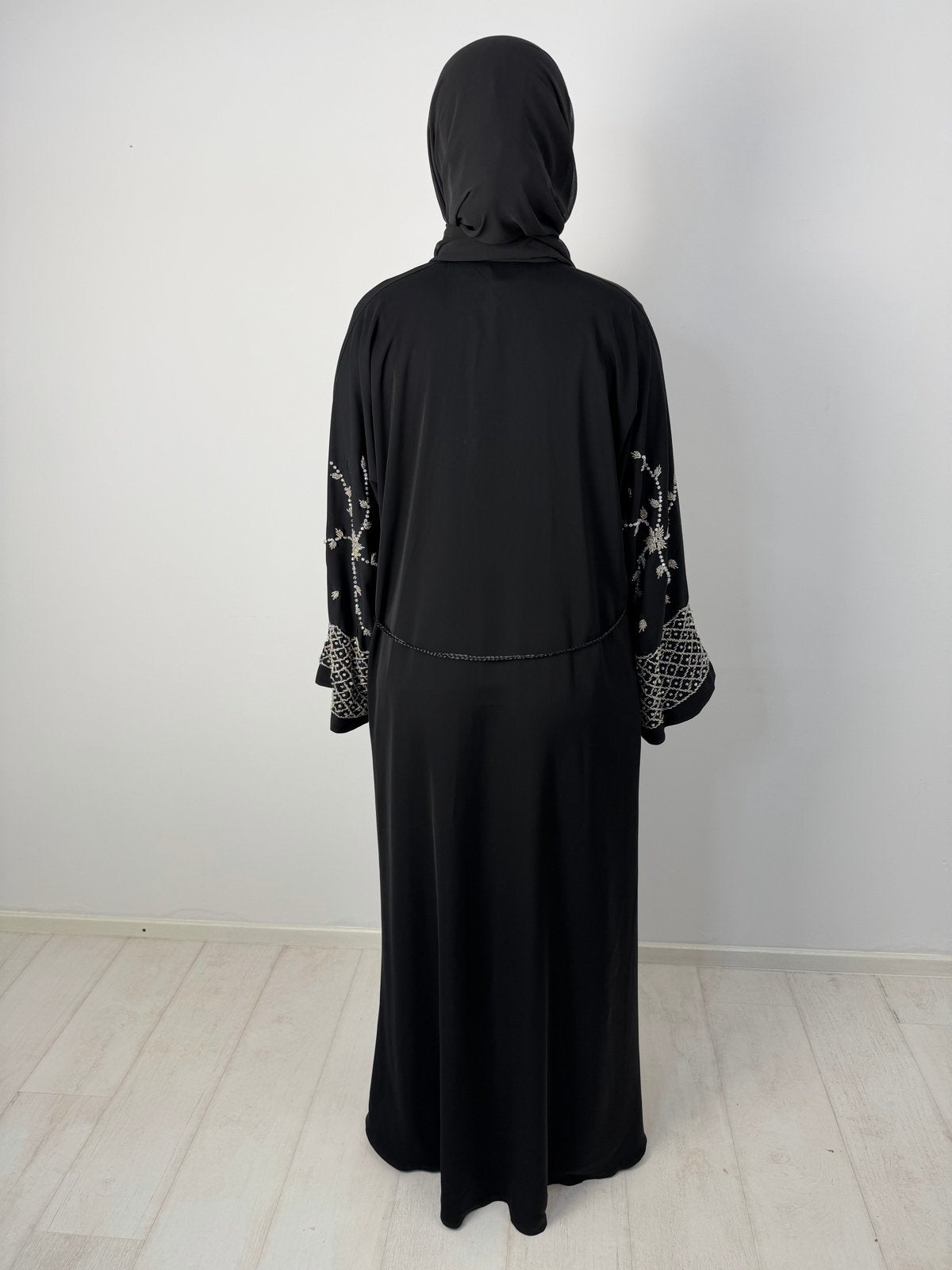 Zwarte Abaya met gedetailleerde mouwen, Maat 38/40 (M), Zwart, Ophalen of Verzenden, Zo goed als nieuw
