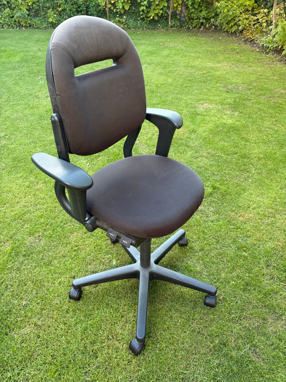 Ahrend bureaustoel - Ergonomisch en comfortabel, Huis en Inrichting, Ophalen, Gebruikt, Zwart, Bureaustoel