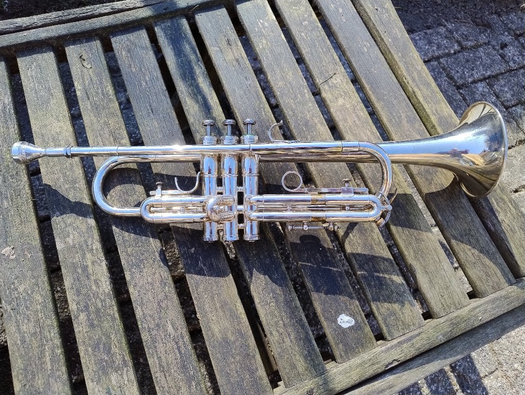 Qlds superstar fullerton trompet silver edition, Ophalen of Verzenden, Zo goed als nieuw, Bes-trompet, Met koffer