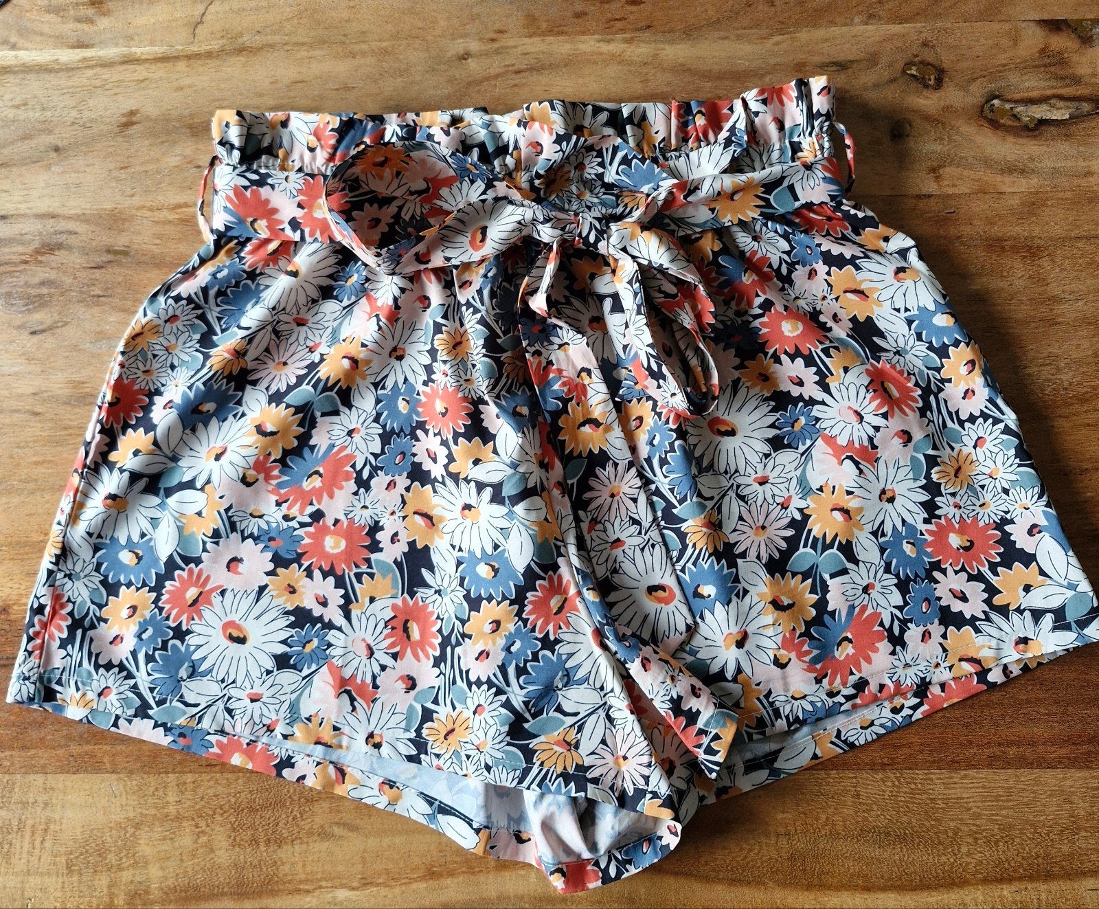 Shein dames korte broek met bloemen (maat L), Kort, Meerkleurig, Maat 42/44 (L), Ophalen of Verzenden