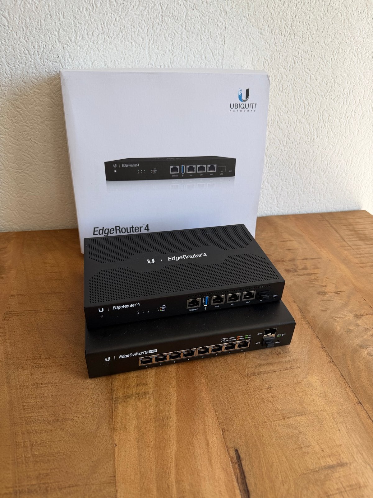 Ubiquiti EdgeRouter 4 en EdgeSwitch 8 150W, Ophalen of Verzenden, Zo goed als nieuw, Router