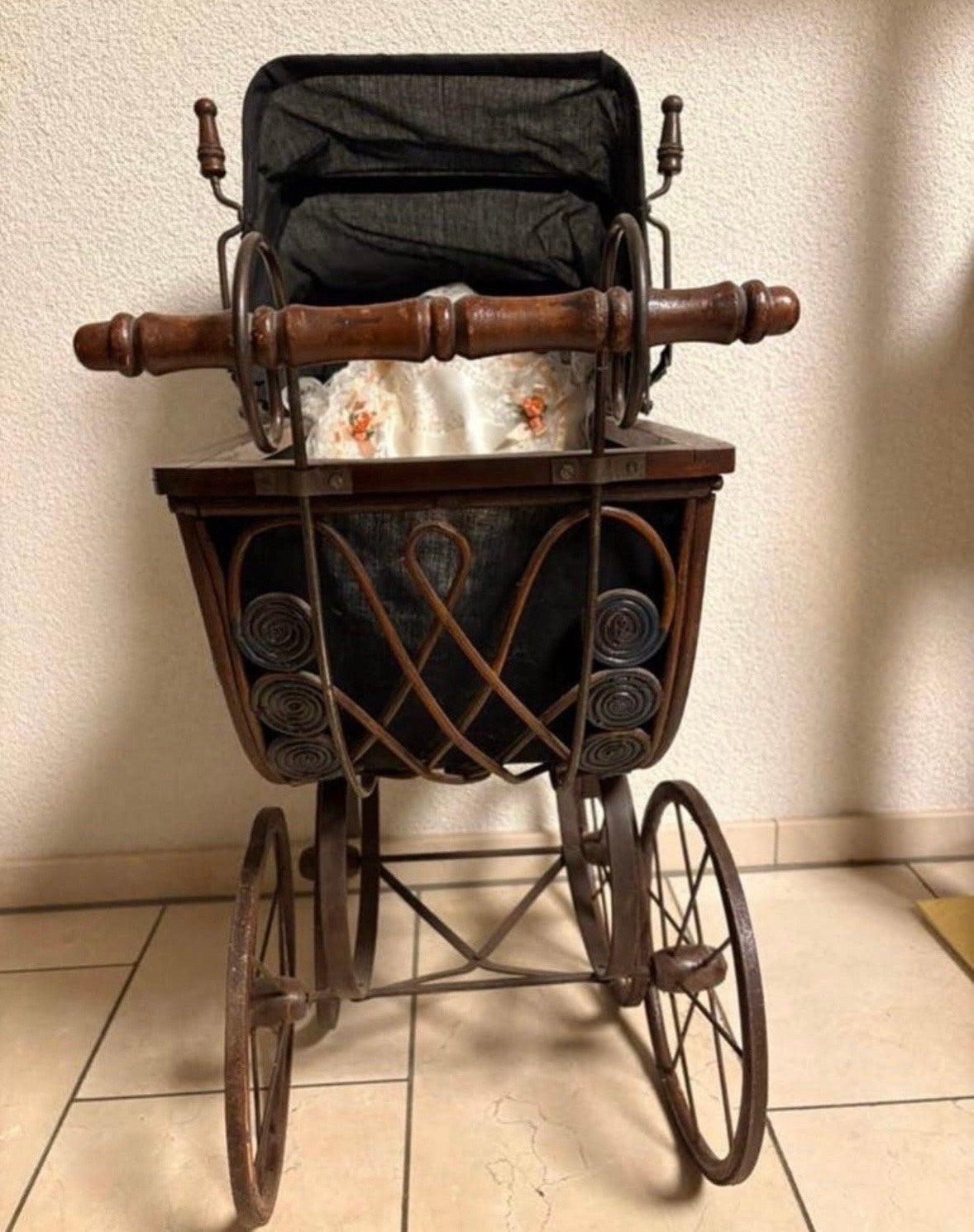Nostalgische poppenwagen met twee poppen, Ophalen, Gebruikt, Overige typen