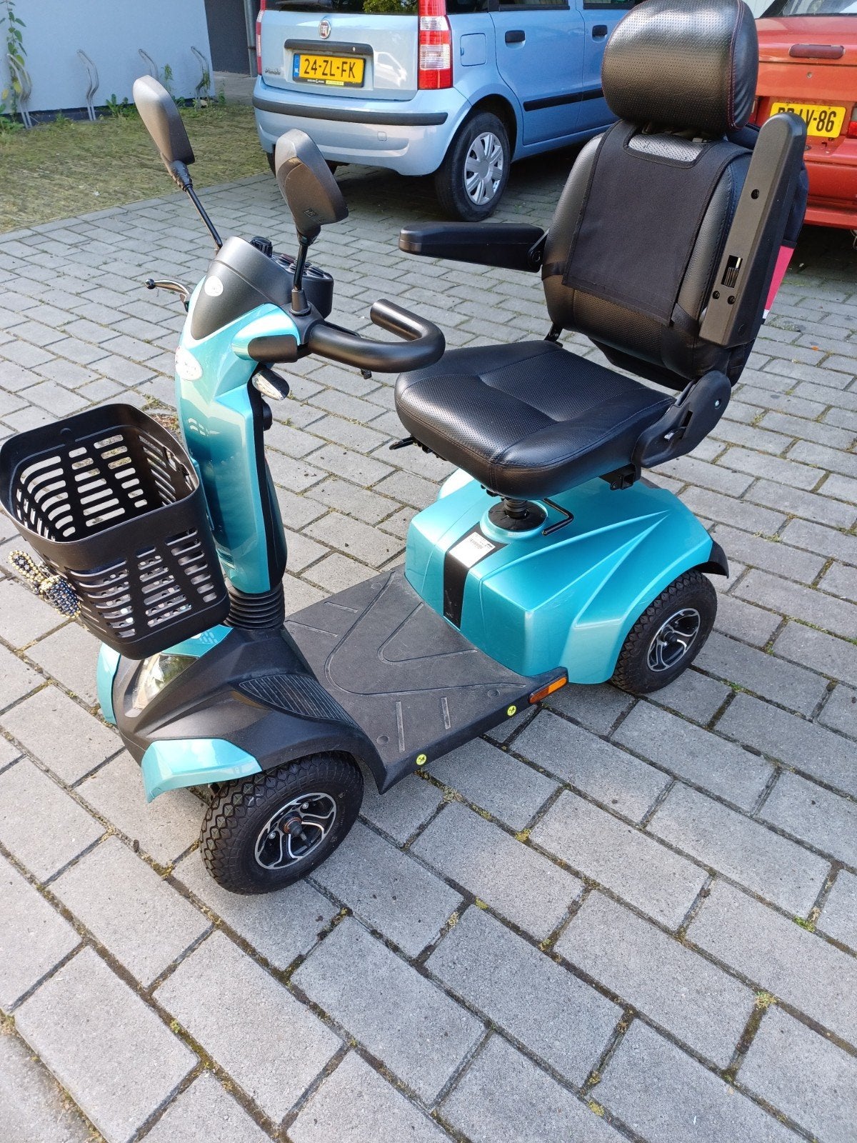 Scoot mobiel, lichtblauw metallic,inclusief lader., Ophalen, Zo goed als nieuw, 16 km/u of meer, 46 km of meer