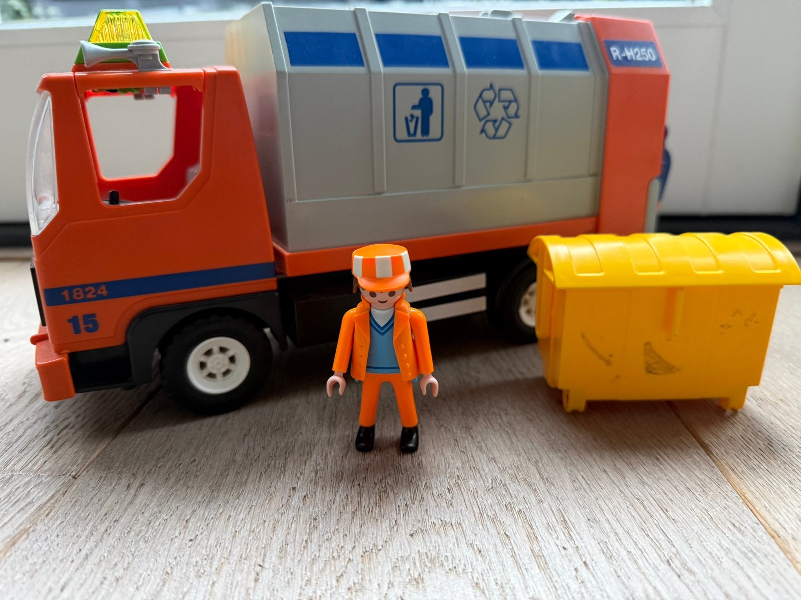 PLAYMOBIL vuilniswagen incl poppetje en container, Ophalen of Verzenden, Gebruikt, Complete set, Voertuig