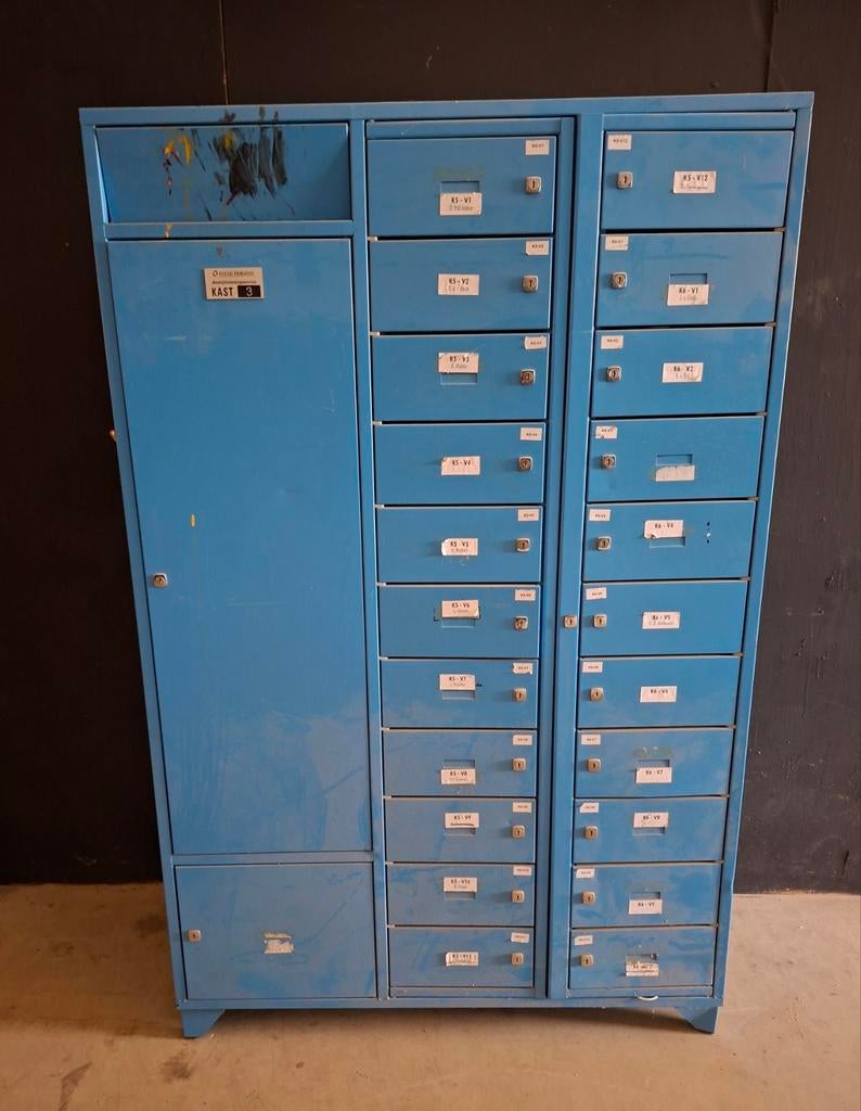 Grote lockerkast 22 vakjes stalen opbergkast Initial Hokatex, Ophalen