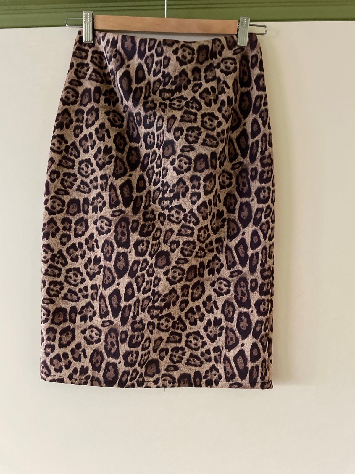 Nieuwe Leopard Print Rok met Rits en Splitje, Kleding | Dames, Ophalen of Verzenden, Nieuw, Maat 38/40 (M), Bruin