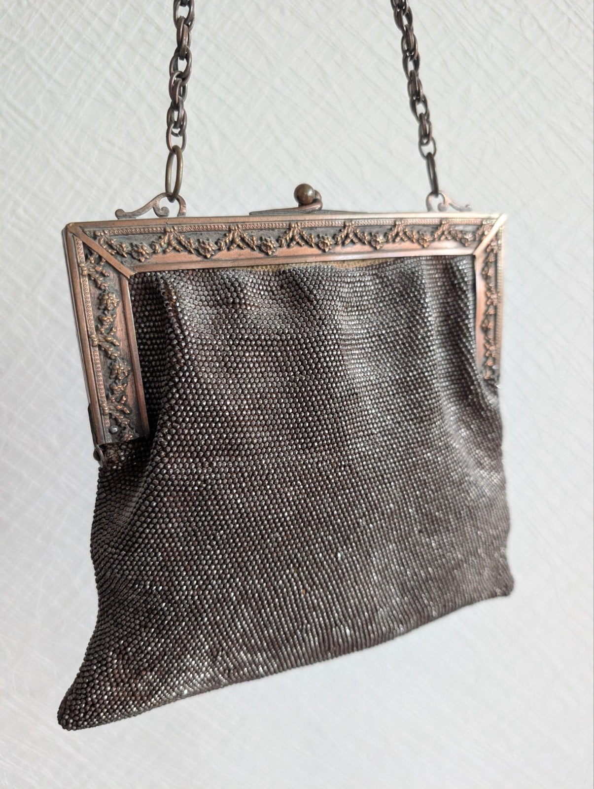 Antiek art deco Kraaltjes Tasje met Metalen Frame en Ketting, Ophalen of Verzenden