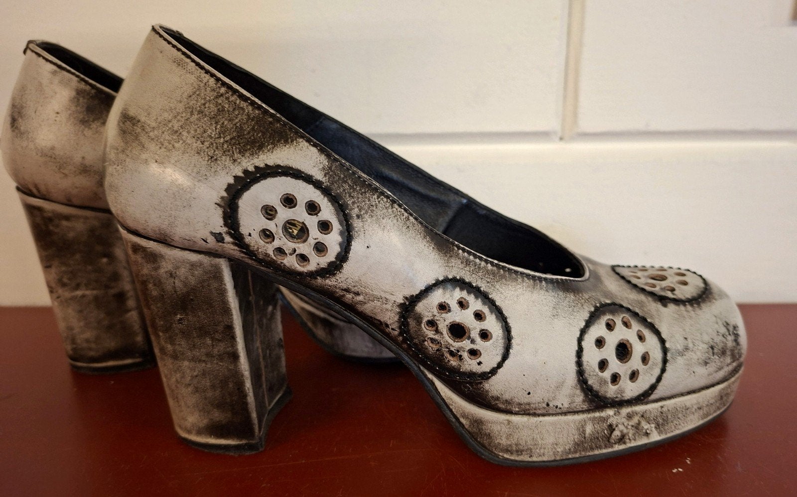 Unieke Steampunk Pumps met Tandwiel Details, Pumps, Wit, Ophalen of Verzenden, Onbekend