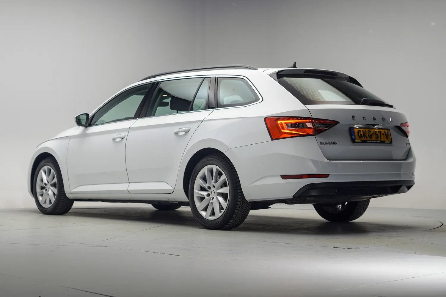 Skoda Superb combi 1.4 TSI iV Business Edition Plus [ Navi A, Auto's, Gebruikt, Verwarmde buitenspiegels, Wit, Plug-in hybride