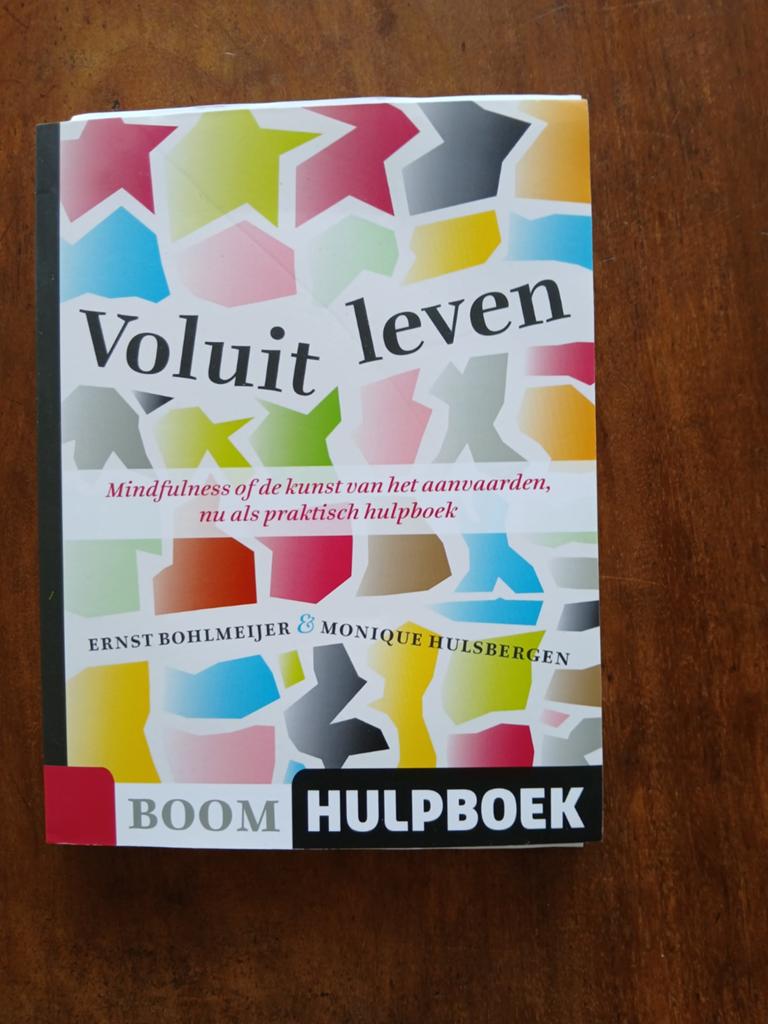 Voluit leven: Mindfulness en acceptatie  WD015, Boeken, Advies, Hulp en Training, Zo goed als nieuw, Ophalen of Verzenden