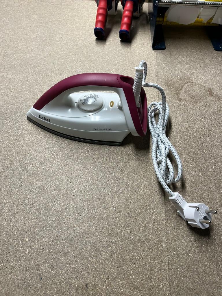 Tefal FS4030 Easygliss Strijkijzer - 1200W | DLS18453, Strijkijzer met snoer, Salesnl@groupeseb.com, Chemin du Moulin Carron 112, 69134  Ecully