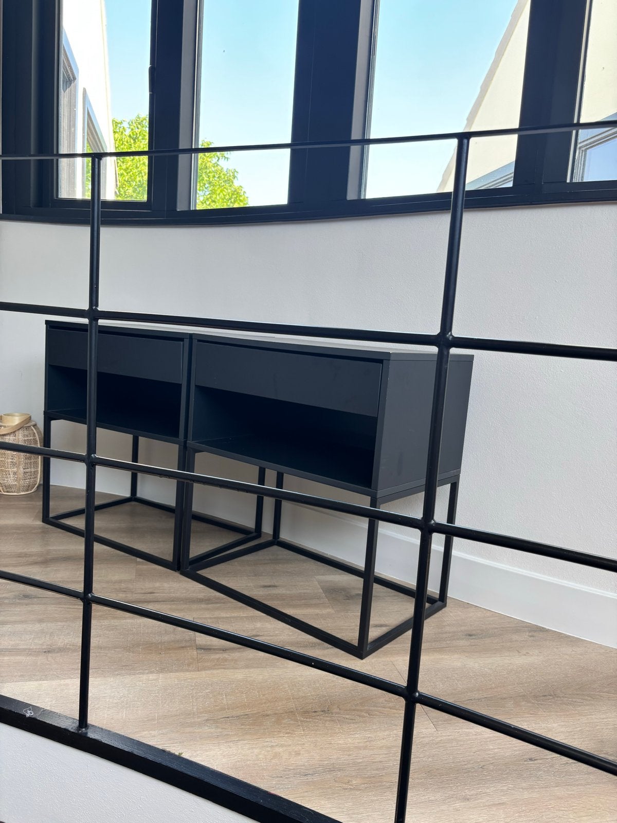 Twee IKEA nachtkastjes zwart staal, Ophalen, Gebruikt, Minder dan 45 cm, Metaal of Aluminium