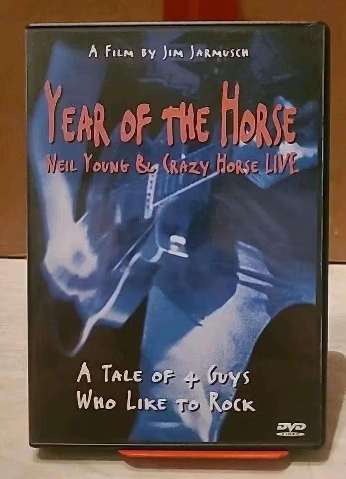 DVD Neil Young & Crazy Horse – Year Of The Horse , K4131DVD, Alle leeftijden, Ophalen of Verzenden, Zo goed als nieuw, Concert