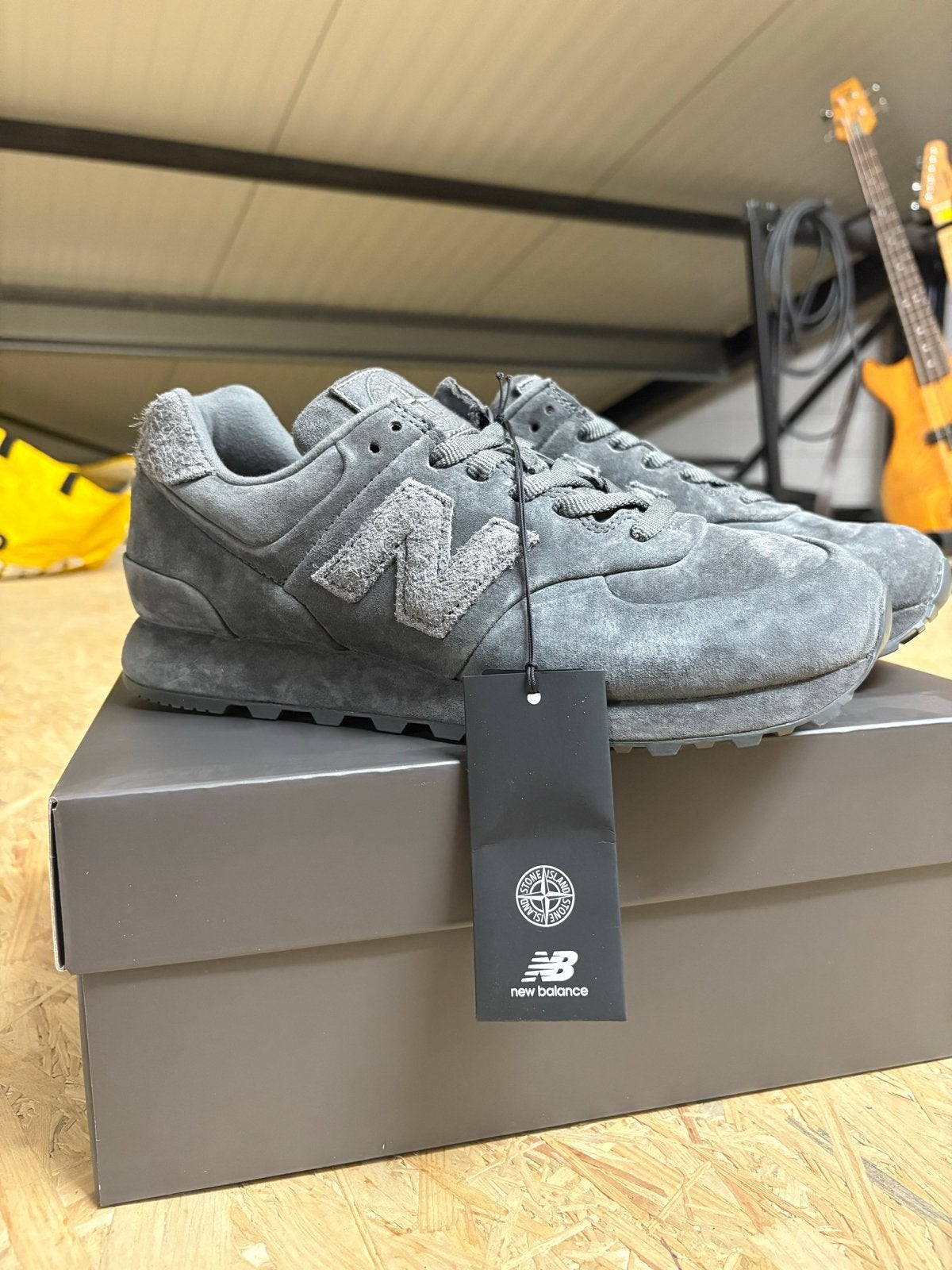 New Balance x Stone Island 574 Legacy Ghost Dark Grey, Ophalen, Overige kleuren, Nieuw, Sneakers of Gympen