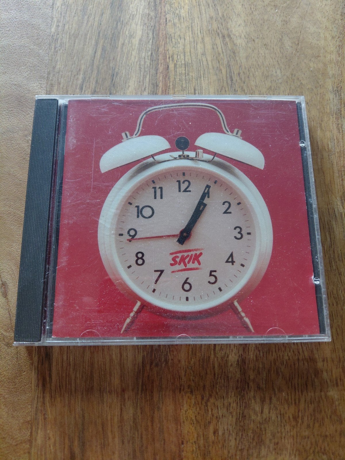 SKIK - CD Album met wekker cover, Cd's en Dvd's, Gebruikt, Pop, Inclusief doosje, Ophalen of Verzenden