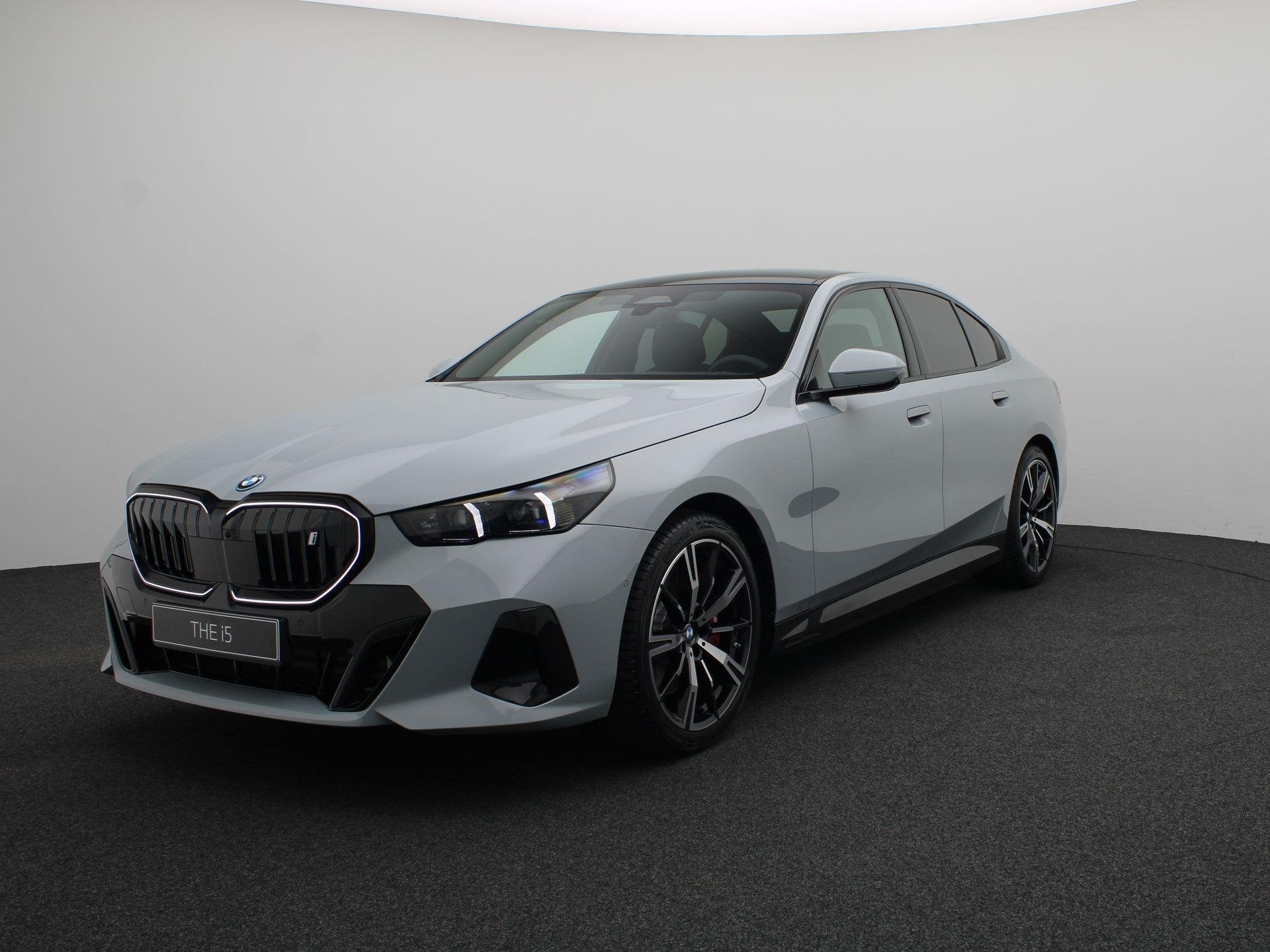 BMW i5 eDrive40 | SoH 100% | M Sport Edition | M Sportpakket, Auto's, Automaat, 2095 kg, 510 min, Zwart