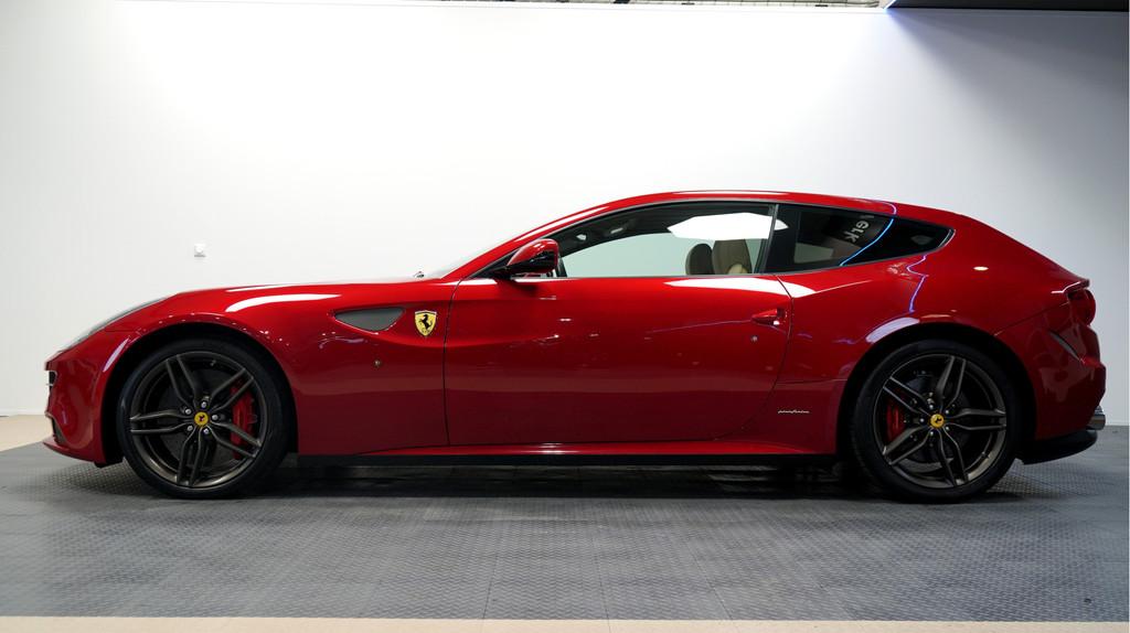 Ferrari FF 6.3 V12 HELE ROSSO MARANELLO + LED STUUR + CARBON, Auto's, Ferrari, Automaat, Huisgarantie, 4 stoelen, Leder
