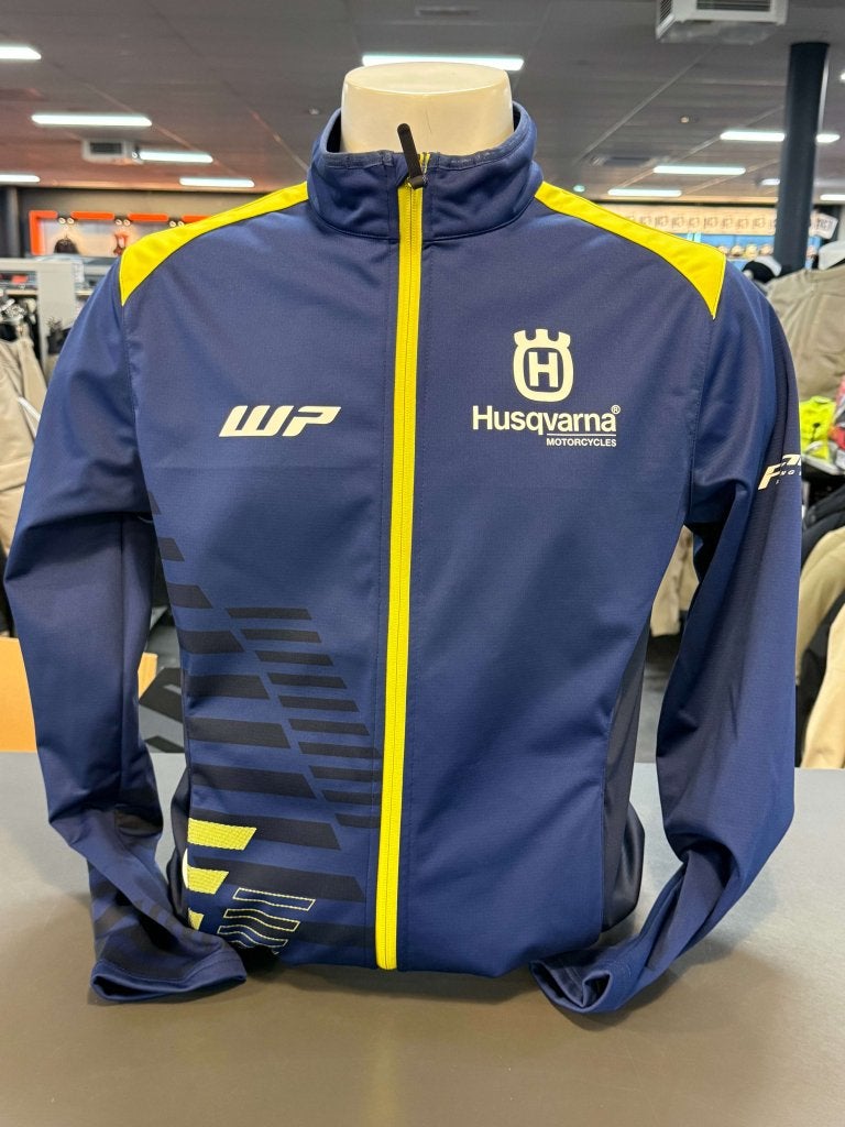 HUSQVARNA SOFTSHELL TEAM JACKET., Motoren, Nieuw met kaartje, Overige typen, Shop-support@husqvarnagroup.com, Husqvarna Motorcycles GmbH