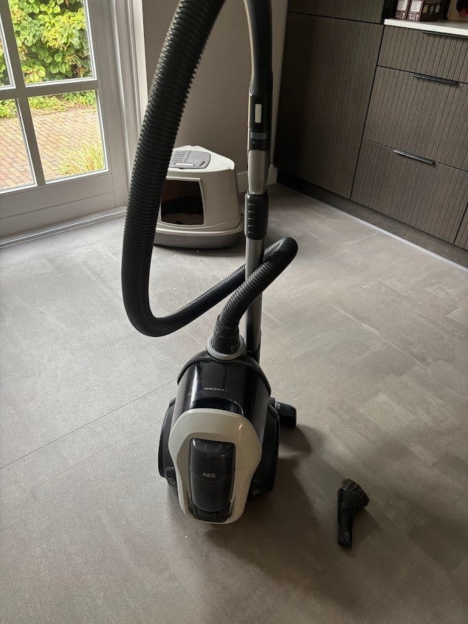 stofzuiger AEG LX9 zonder zak, Ophalen, Gebruikt, Minder dan 1200 watt, Reservoir