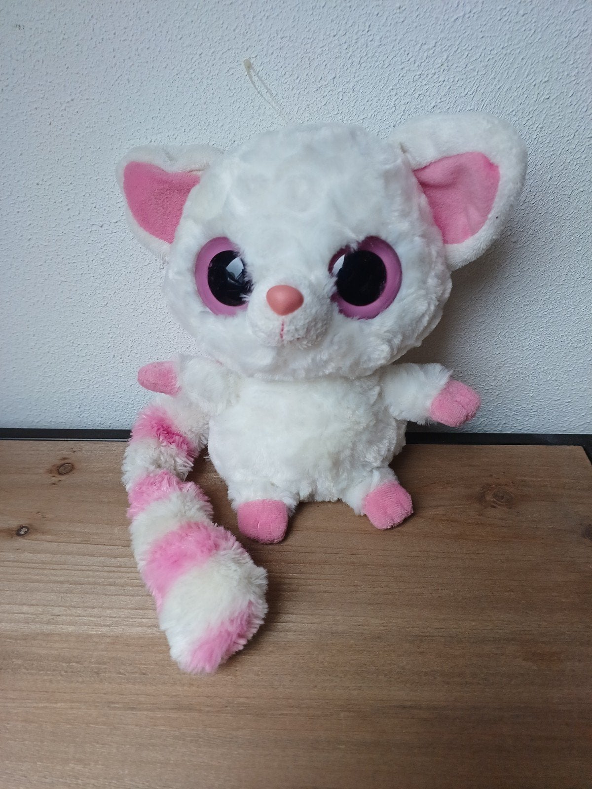 Schattige knuffel met glitter ogen en lange staart, Overige merken, Ophalen of Verzenden, Zo goed als nieuw, Klein (minder dan 20 cm)