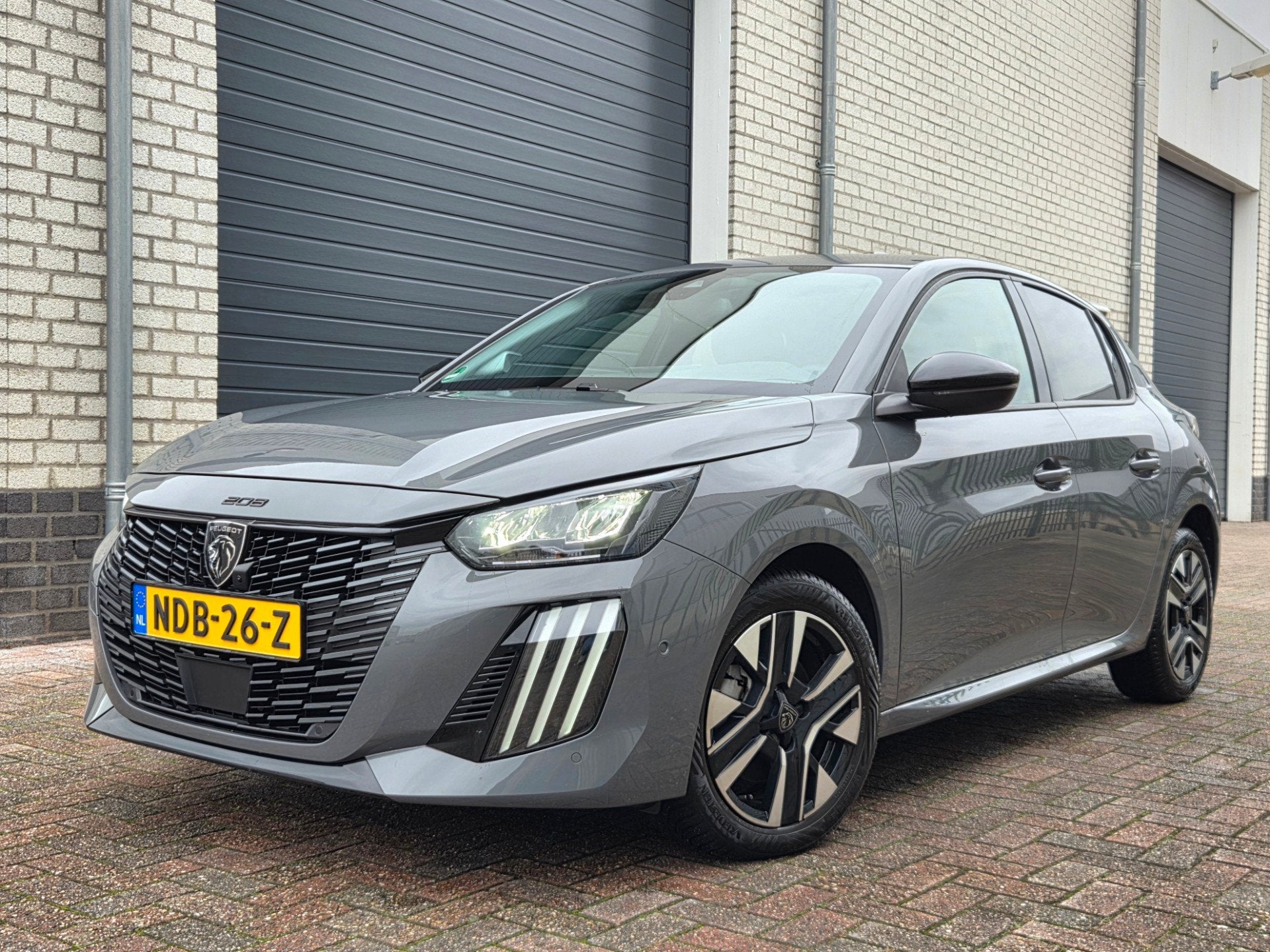 Peugeot 208 1.2 PureTech 100 Allure Keyless-Camera-Carplay, Auto's, Voorwielaandrijving, Dealer onderhouden, 101 pk, Gebruikt