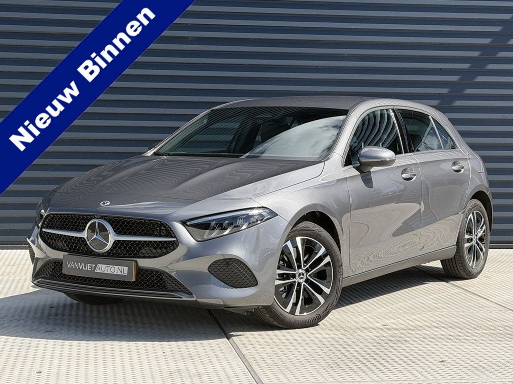 Mercedes-Benz A-Klasse 250 e Star Edition / Camera / Navigat, Auto's, Mercedes-Benz, Gebruikt, Met garantie (alle), 15 kWh, Leder en Stof
