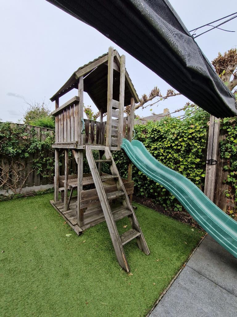 Speeltoestel + rondzit + tafel + glijbaan, deel gedemonteerd, Kinderen en Baby's, Speelgoed | Buiten | Speeltoestellen, Ophalen