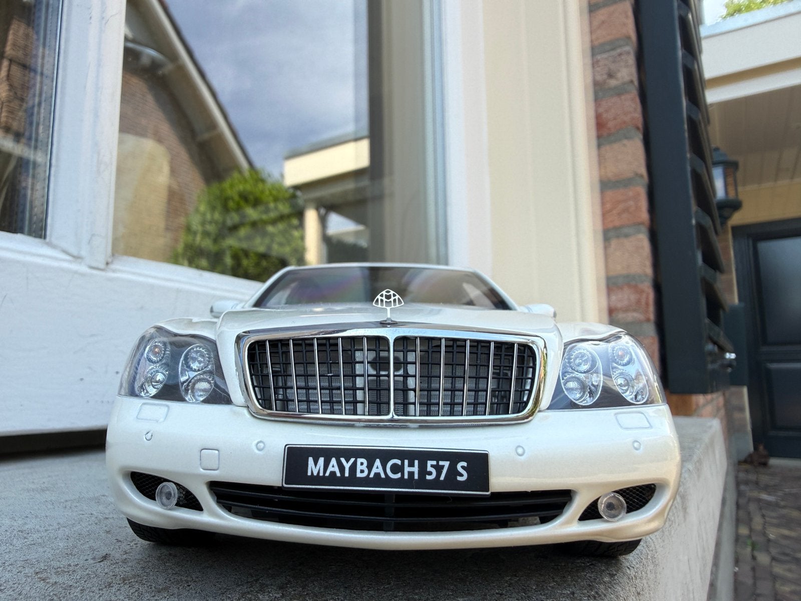 1:18 Maybach 57 S wit 2005 Autoart 76158, Auto, Autoart, Ophalen of Verzenden, Zo goed als nieuw
