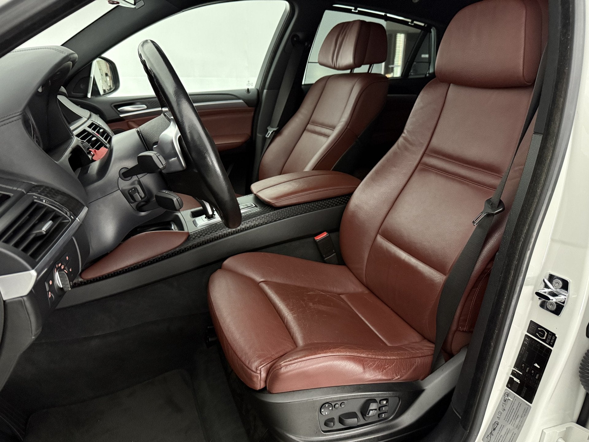 Foto 18 van BMW X6 xDrive High Executive 408PK | Youngtimer | Camera | M