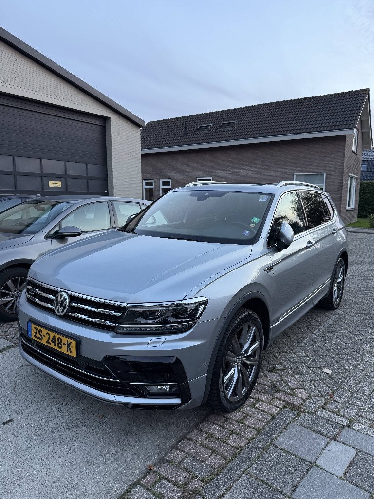 Volkswagen Tiguan Allspace | R-line | Pano | Leer | Dynaudio, Auto's, Dealer onderhouden, 1498 cc, 75 €/maand, Particulier