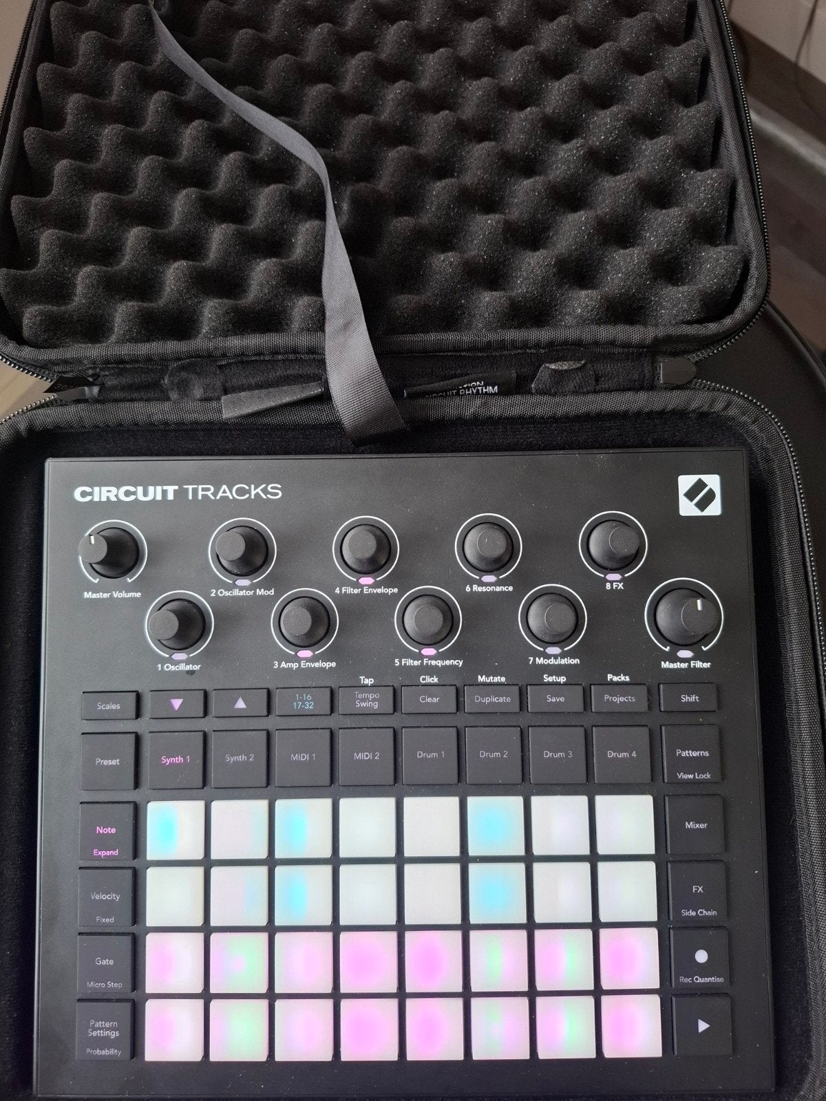 Novation Circuit Tracks Groovebox met beschermhoes, Muziek en Instrumenten, Novation, Zo goed als nieuw, Met koffer of flightcase