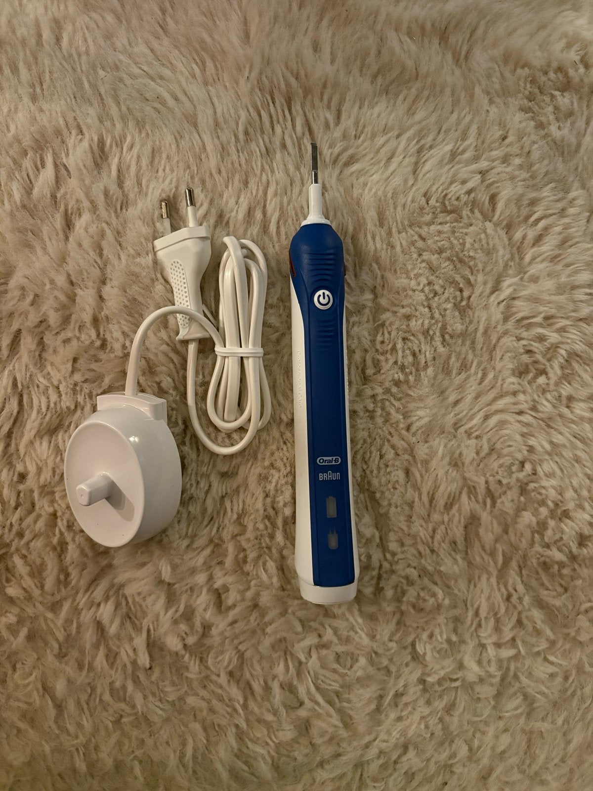 Oral-B elektrische tandenborstel met oplader, Ophalen of Verzenden, Nieuw, Tandenborstel