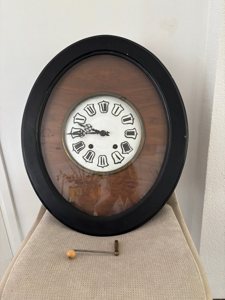 Decoratieve brocante ossenoogklok, Ophalen