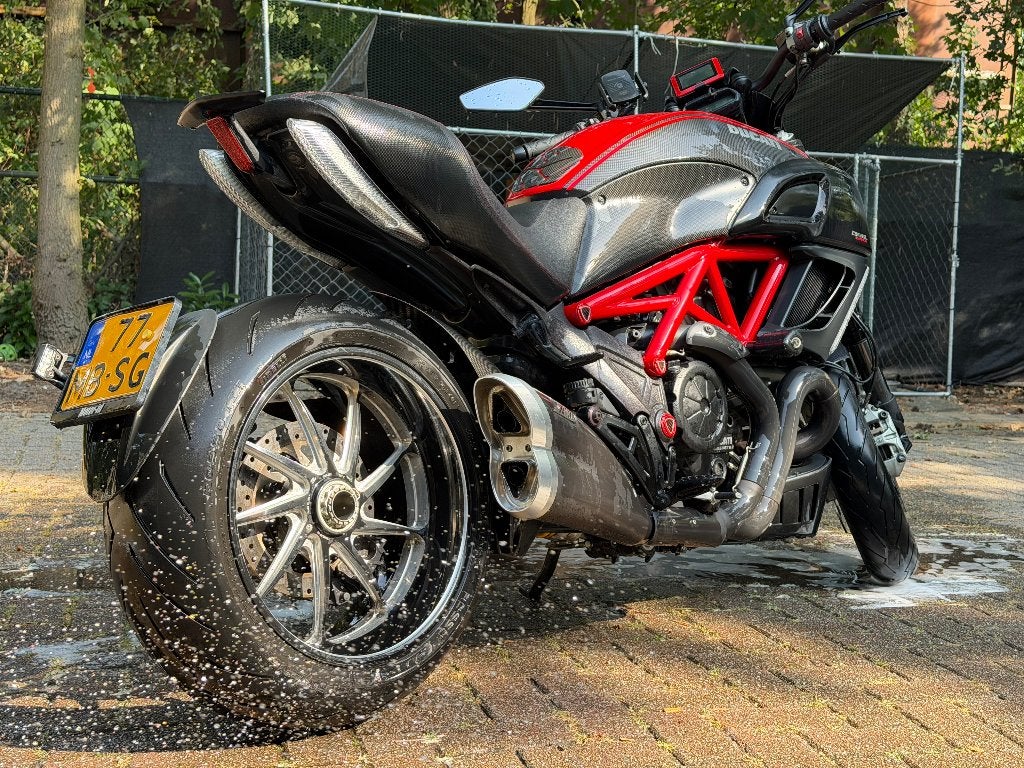 Ducati Diavel Carbon ABS 2012 - Laag KM - Full Options, Motoren, Motoren | Ducati, 2 cilinders, Occasion, 1198 cc, Motorrijbewijs A