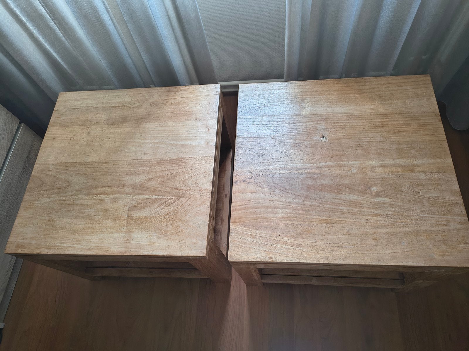 2 Teakhouten tafeltjes, Ophalen, Gebruikt, 50 tot 100 cm, 50 tot 100 cm