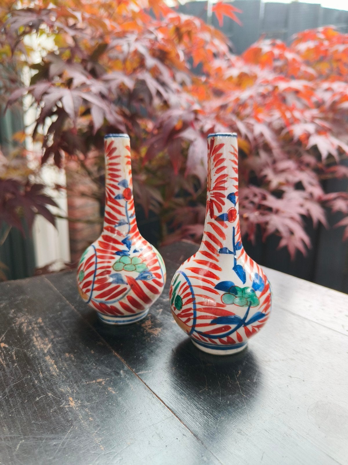 Twee leuke Imari stijl steel vaasjes 12,5 cm, Ophalen of Verzenden