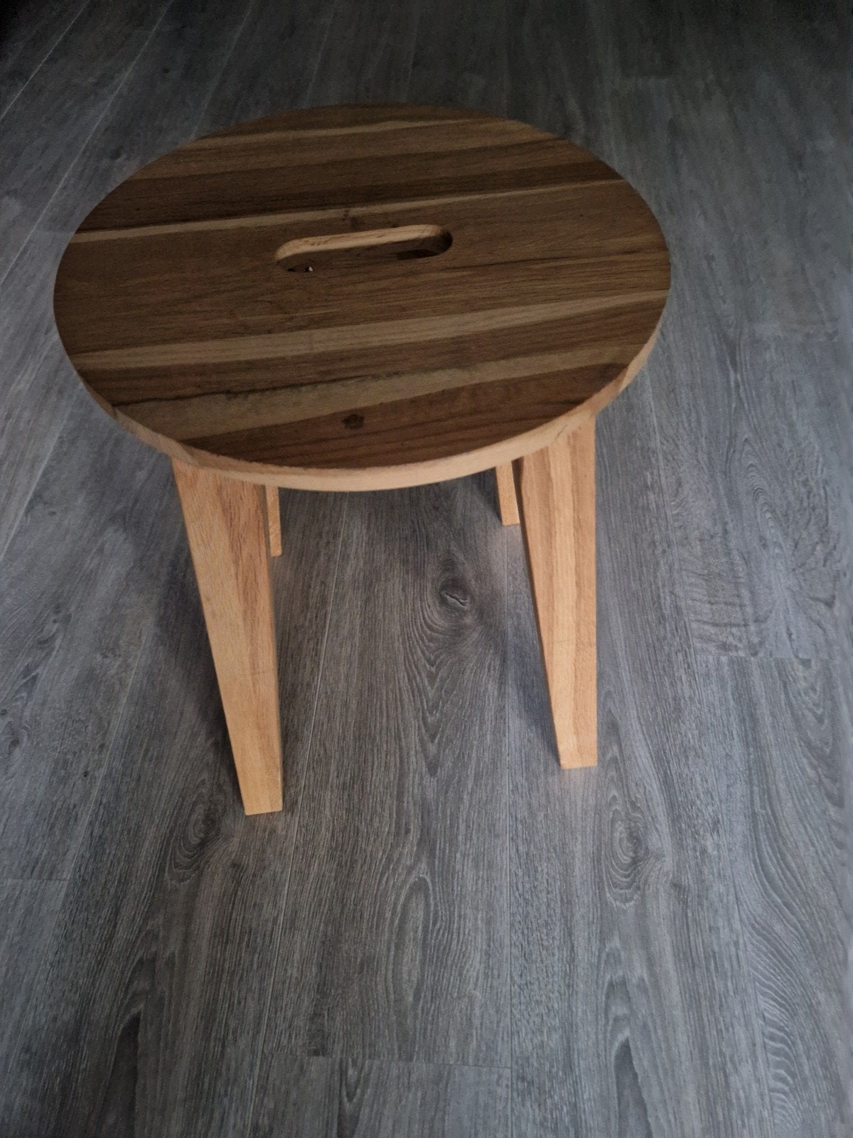 Massief houten krukje van Woood Furniture, Ophalen, Zo goed als nieuw, Hout