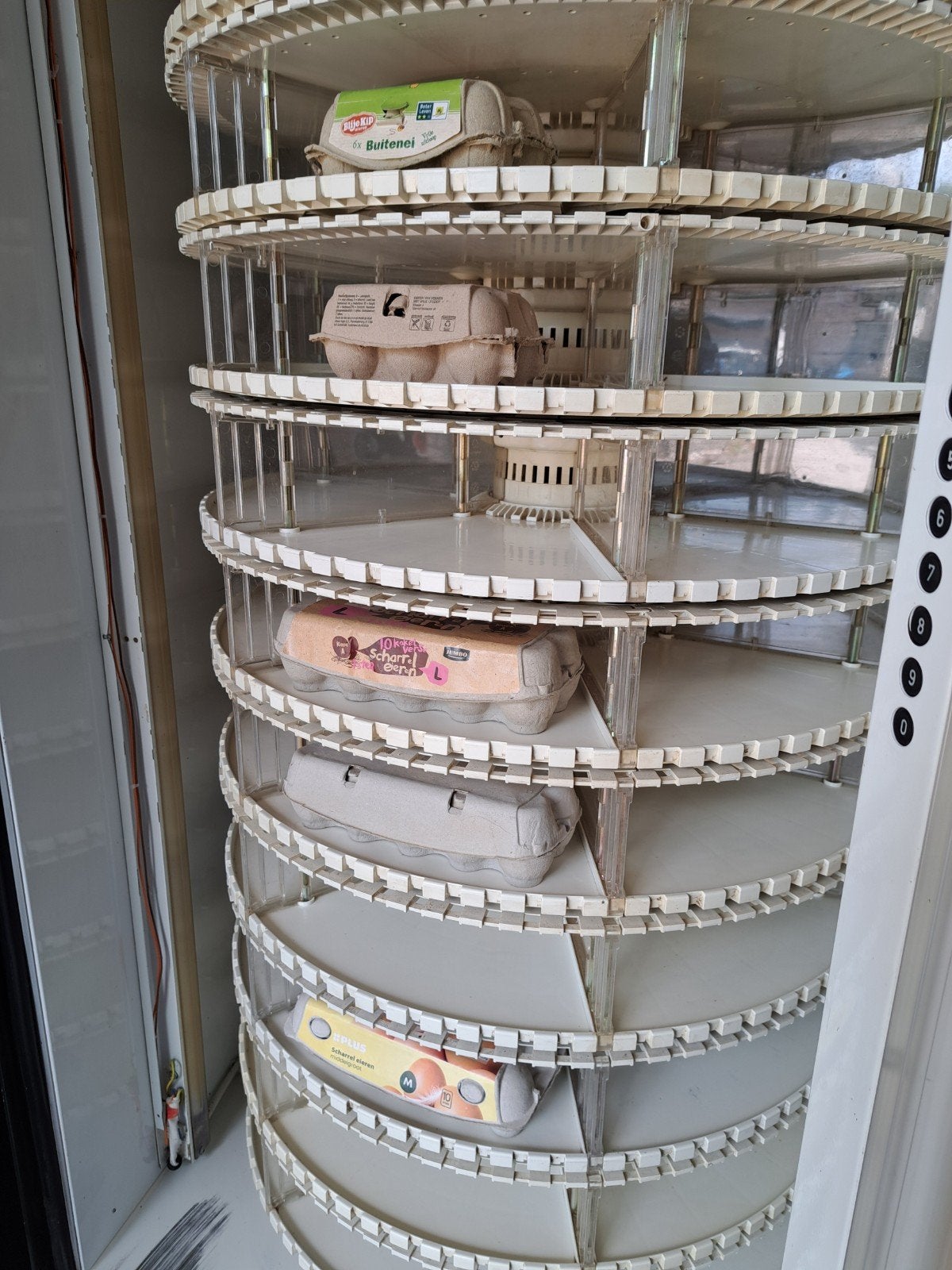 eier automaat Necta gekoeld, Ophalen