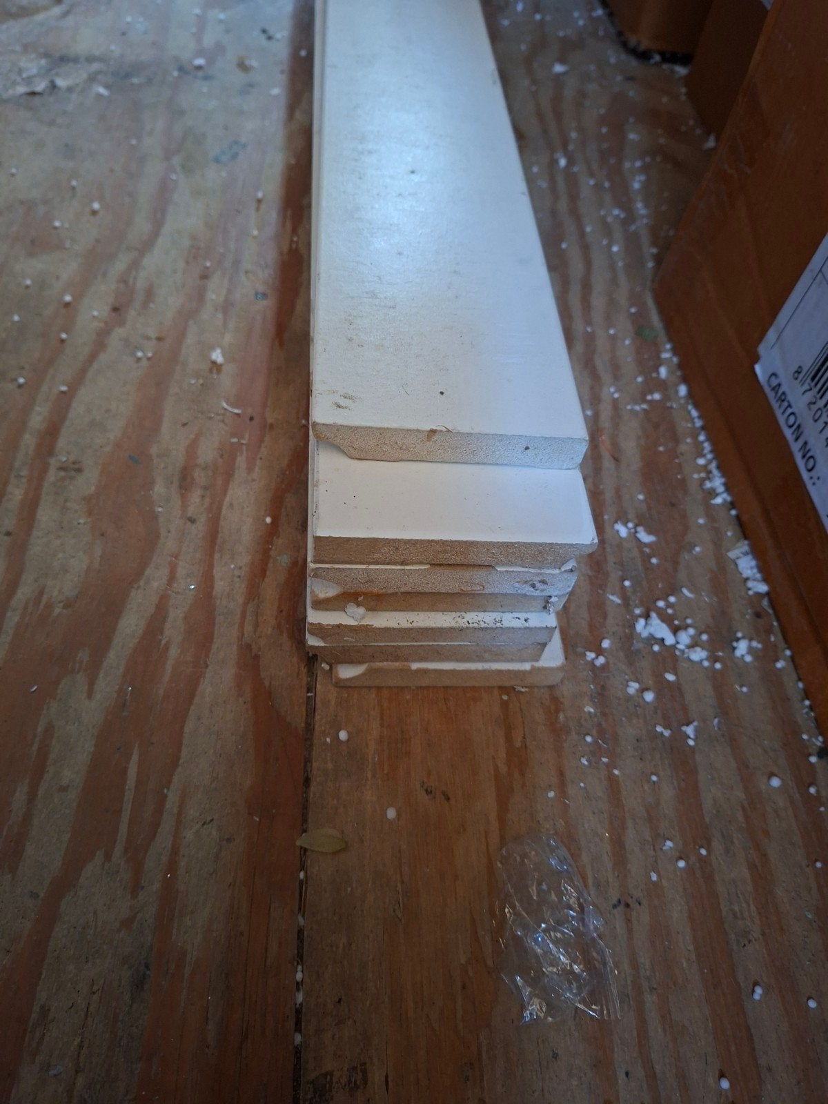 7 plinten 2,40 x 9 x 1,5 licht beschadigd, Ophalen, Mdf, 200 tot 250 cm, Plinten
