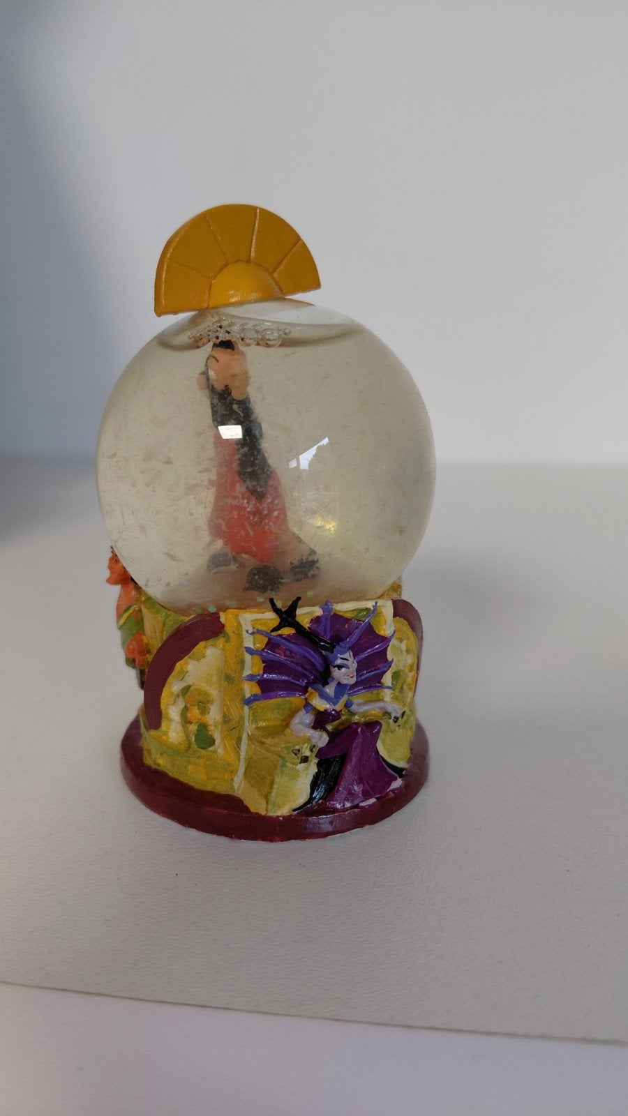 Disney Snowglobe Keizer Kusco, Verzamelen, Ophalen of Verzenden, Zo goed als nieuw, Beeldje of Figuurtje