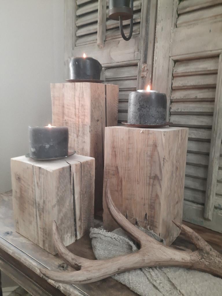 Drie robuuste kandelaars kandelaar oud hout stoer sober, Ophalen, Gebruikt, Hout