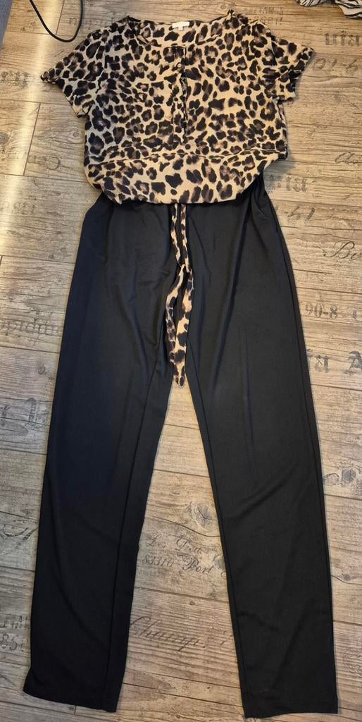 Jumpsuit met luipaardprint top en zwarte broek - Maat M, Kleding | Dames, Jumpsuits, Gedragen, Maat 38/40 (M), Zwart, Ophalen of Verzenden
